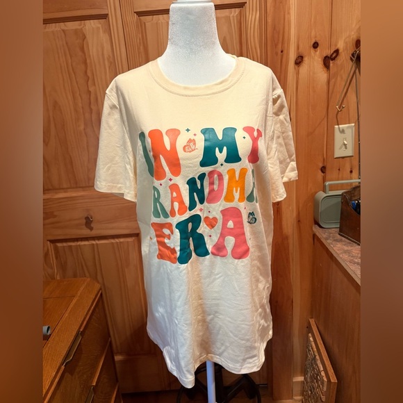 Women’s Cream Graphic T-Shirt “In My Grandma Era” NWOT - Picture 1 of 11